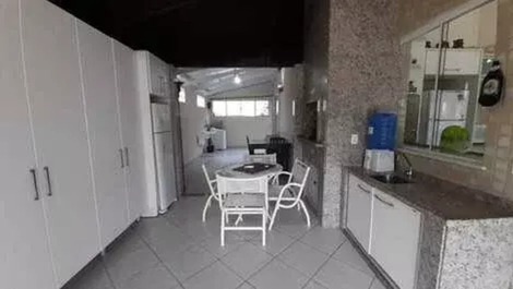 Amplio adosado en Canto Grande/Bombinhas