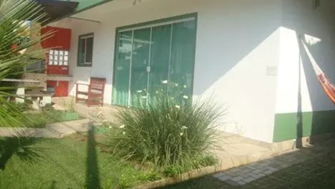 Amplia casa adosada en Praia de Canto Grande/Mariscal, en Bombinhas