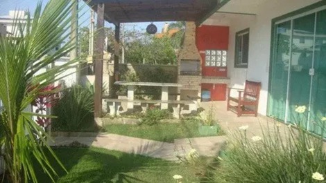 Amplia casa adosada en Praia de Canto Grande/Mariscal, en Bombinhas