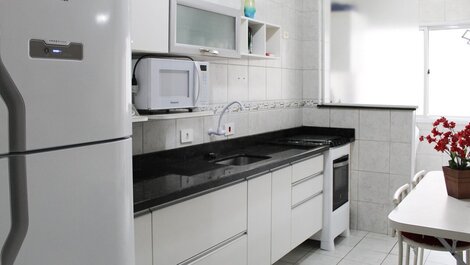 A010 - Apt facing the sea with balcony Gourmet -11 98167-1362 WhatsApp