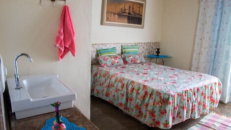 P004 - Casa com 3 dormitórios, churrasqueira e apenas 150m da praia