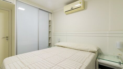 136 - Overlooking the Sea, Apartment with 03 bedrooms in Praia de Bombas