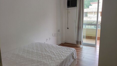 207 - Apartamento em Bombas a 150 metros da Praia