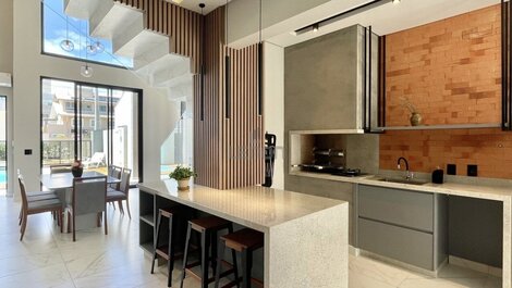 292 - Casa de lujo con piscina en Mariscal, 04 habitaciones, ideal para...