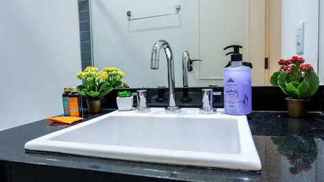 Cantinho com 2 Quartos na Praça Pôr do Sol