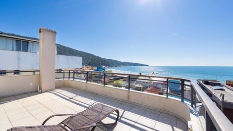Hermoso Penthouse 4 Suites Vista Mar, para hasta 12 personas en Bombinhas