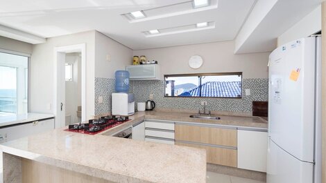 Hermoso Penthouse 4 Suites Vista Mar, para hasta 12 personas en Bombinhas