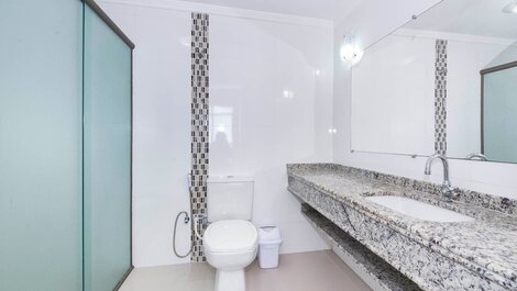 TRIPLEX WITH POOL FACING THE SEA 🏊🏻‍♂️🌊☀️ 04 ROOMS, 10 PEOPLE IN BOMBAS