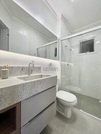 204 - Lindo apto em Bombas com 02 dormitórios