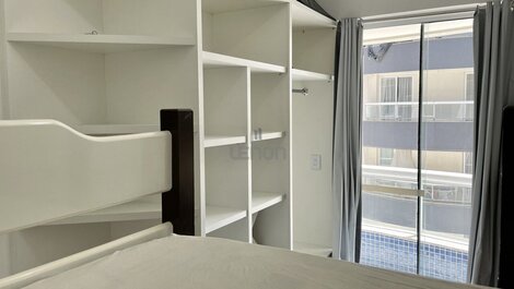 087 - Ótimo apto de 3 quartos em Bombas a poucos metros da praia!