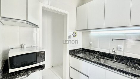 087 - Ótimo apto de 3 quartos em Bombas a poucos metros da praia!