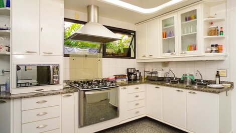 LB - RJ706 Casa Itanhangá 04 Suítes Aluguel de Temporada