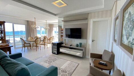 163 - Linda Cob High Standard, Cond with pool, 50m from the beach