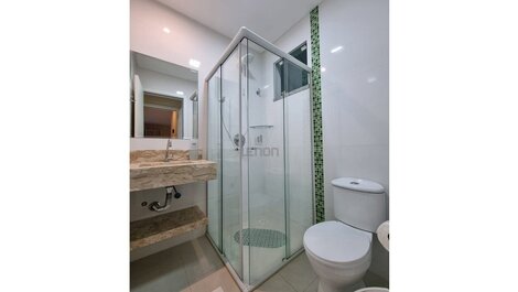 049 - Hermoso apartamento de 02 habitaciones en el centro de Bombas