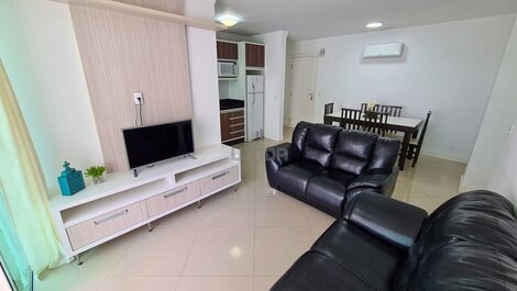 249 - Apto a 100m do mar c/ sacada e churrasqueira