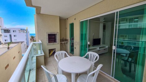 249 - Apto a 100m do mar c/ sacada e churrasqueira