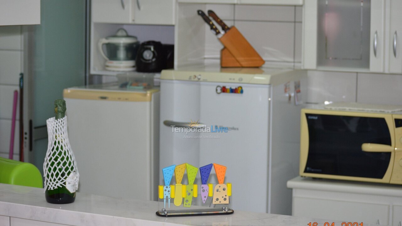 Apartamento para aluguel de temporada em Matinhos (Paraná)