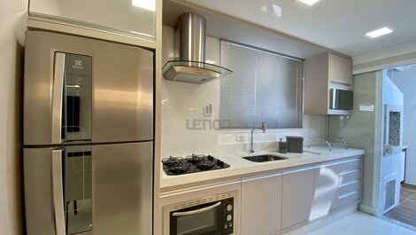 056 - Apto moderno a 100m da Praia de Bombas