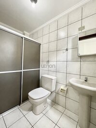 132 - Ubicado en Avenida Principal de Bombas - Apartamento con 02...