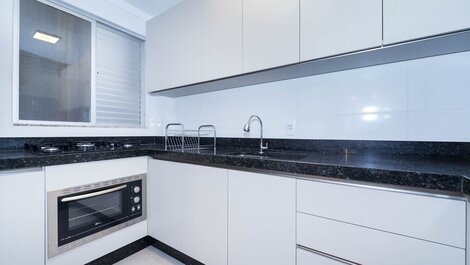 Beautiful 6 bedroom house for up to 16 people in Bombas - Bombinhas - SC