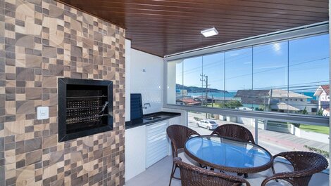 Beautiful 6 bedroom house for up to 16 people in Bombas - Bombinhas - SC