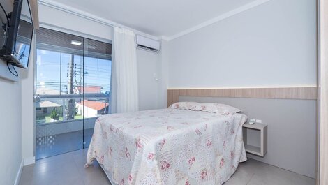 Beautiful 6 bedroom house for up to 16 people in Bombas - Bombinhas - SC