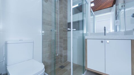 Beautiful 6 bedroom house for up to 16 people in Bombas - Bombinhas - SC