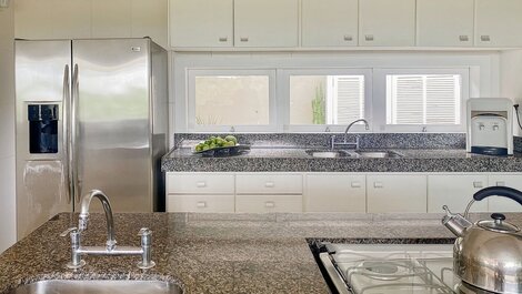 Mansão com 5 suítes para aluguel de temporada em Búzios