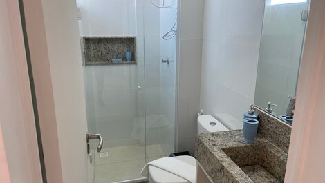 -Flat c/ 2 Suítes e wifi - Pé na areia no Bessa