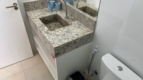 -Flat c/ 2 Suítes e wifi - Pé na areia no Bessa