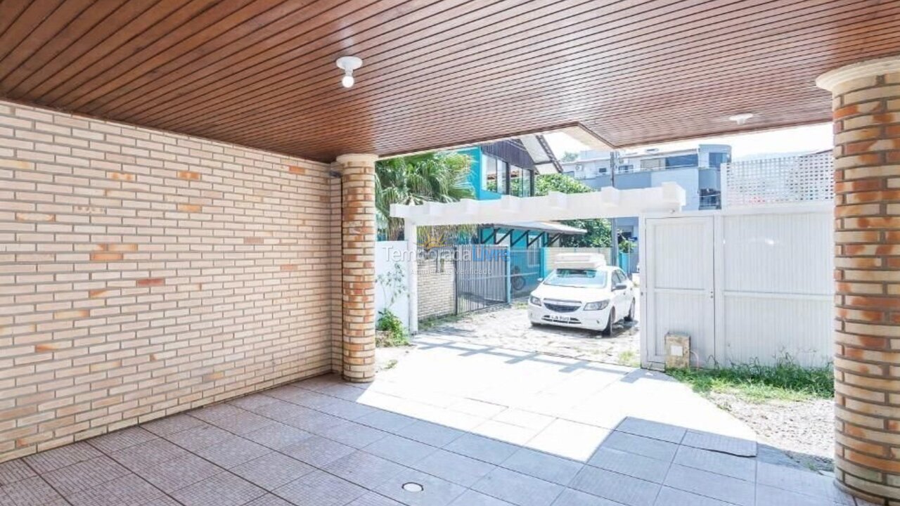 House for vacation rental in Bombinhas (Praia de Bombas)