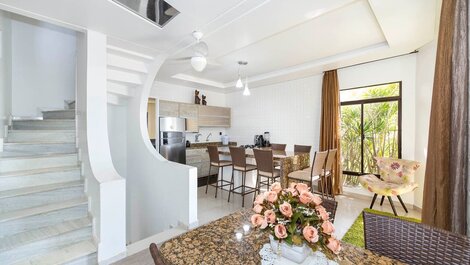 Excellent Triplex apartment in upscale gated community