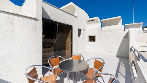 Excellent Triplex apartment in upscale gated community