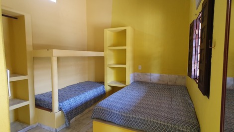 Suite con aire acondicionado para hasta 4 personas en Alcobaça-BA