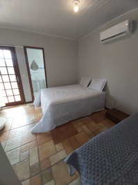 Casa NOVA para Temporada condomínio fechado próximo a Guarajuba