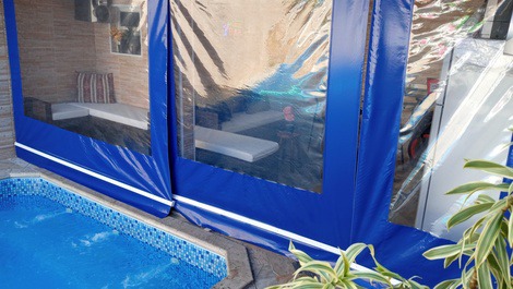 Modern and Cozy House, Heated Pool and Fireplace 50 meters from the Beach