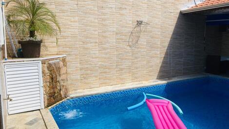Modern and Cozy House, Heated Pool and Fireplace 50 meters from the Beach