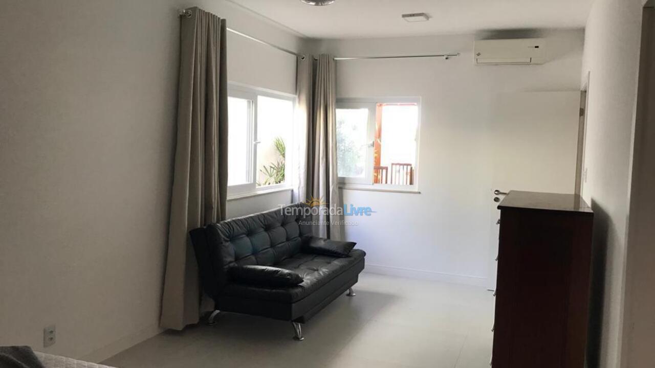 Casa para aluguel de temporada em Camaçari (Praia de Guarajuba)