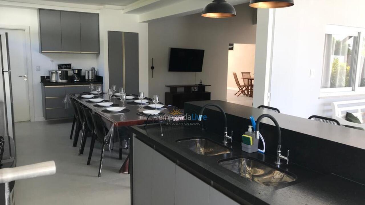 Casa para aluguel de temporada em Camaçari (Praia de Guarajuba)