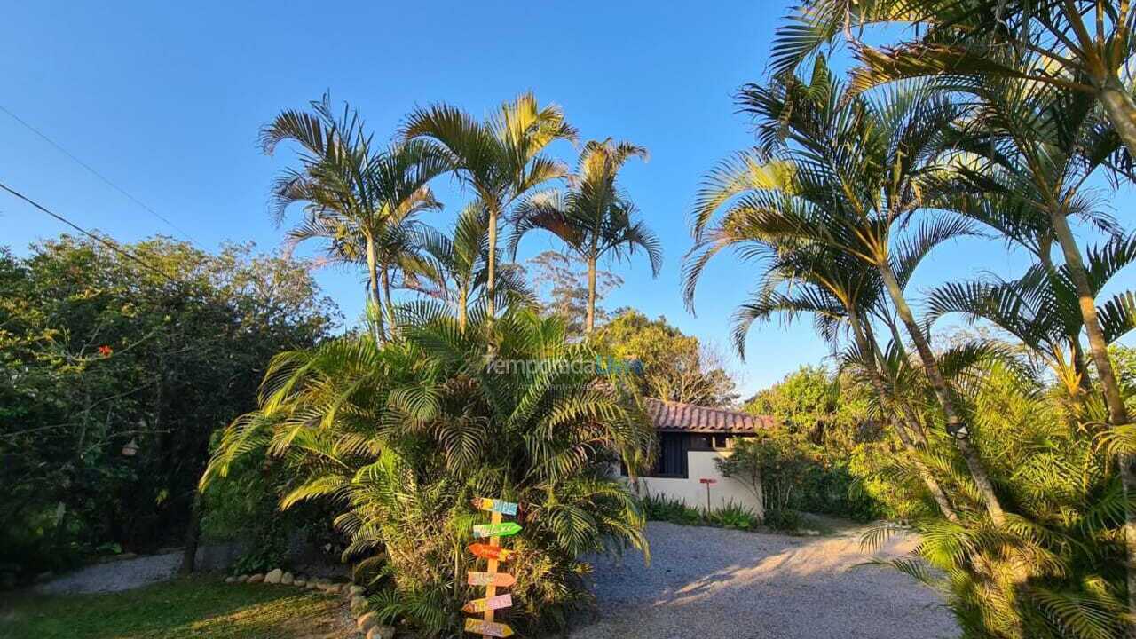 Casa para aluguel de temporada em Imbituba (Praia do Rosa)