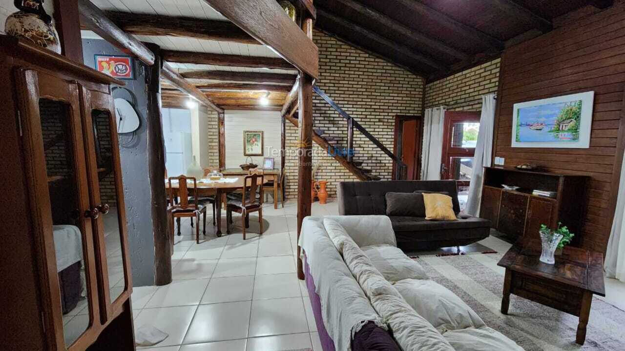 Casa para aluguel de temporada em Imbituba (Praia do Rosa)