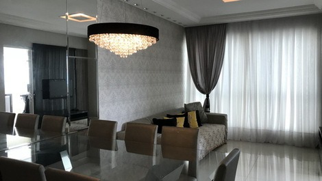 Sala com 2 ambientes com tv e wi-fi