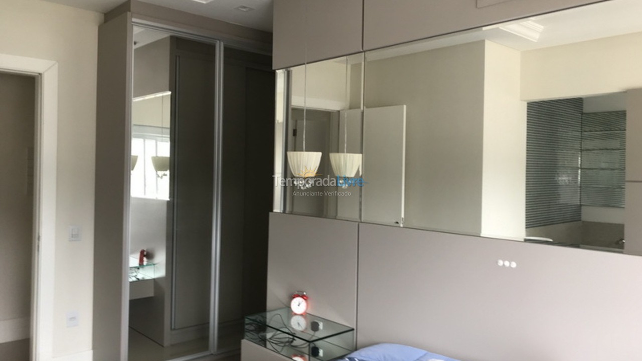 Apartamento para aluguel de temporada em Itapema (Meia Praia)