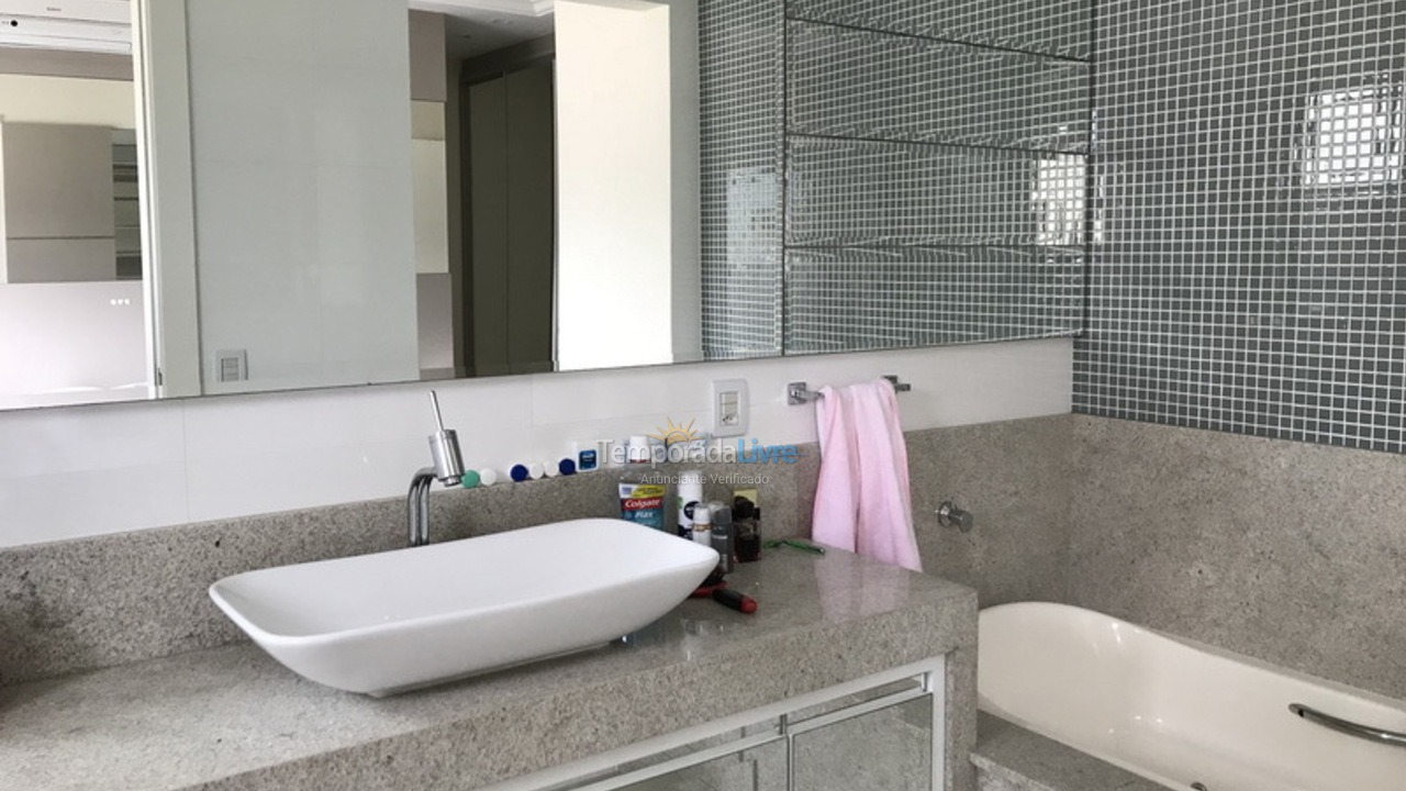 Apartamento para aluguel de temporada em Itapema (Meia Praia)