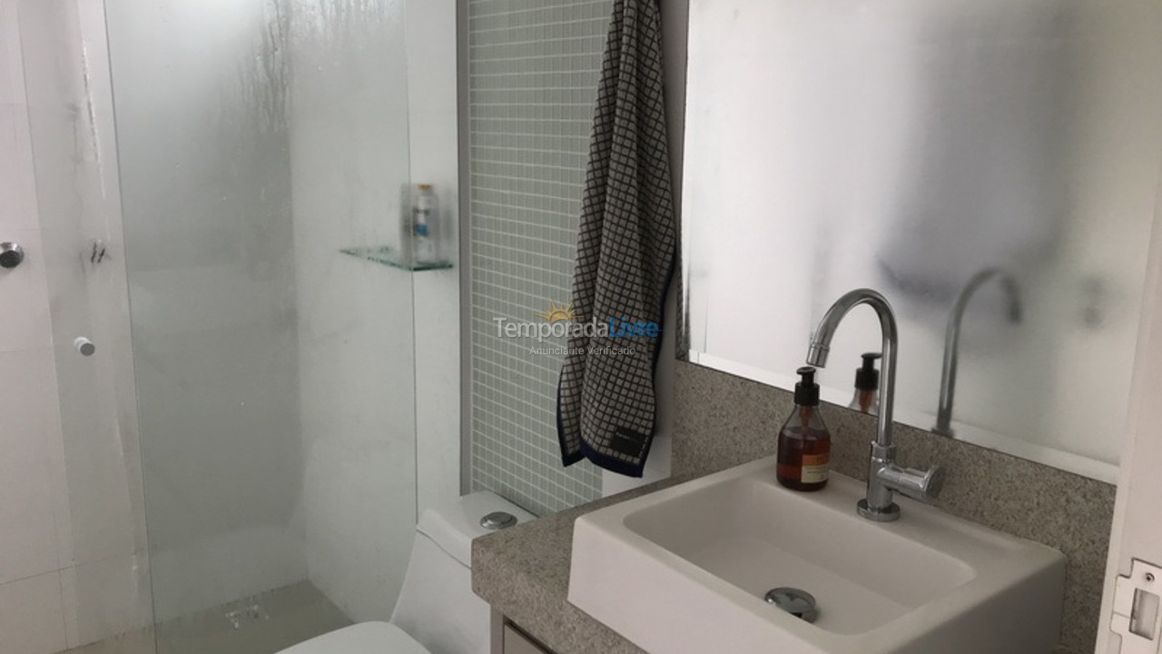 Apartamento para aluguel de temporada em Itapema (Meia Praia)