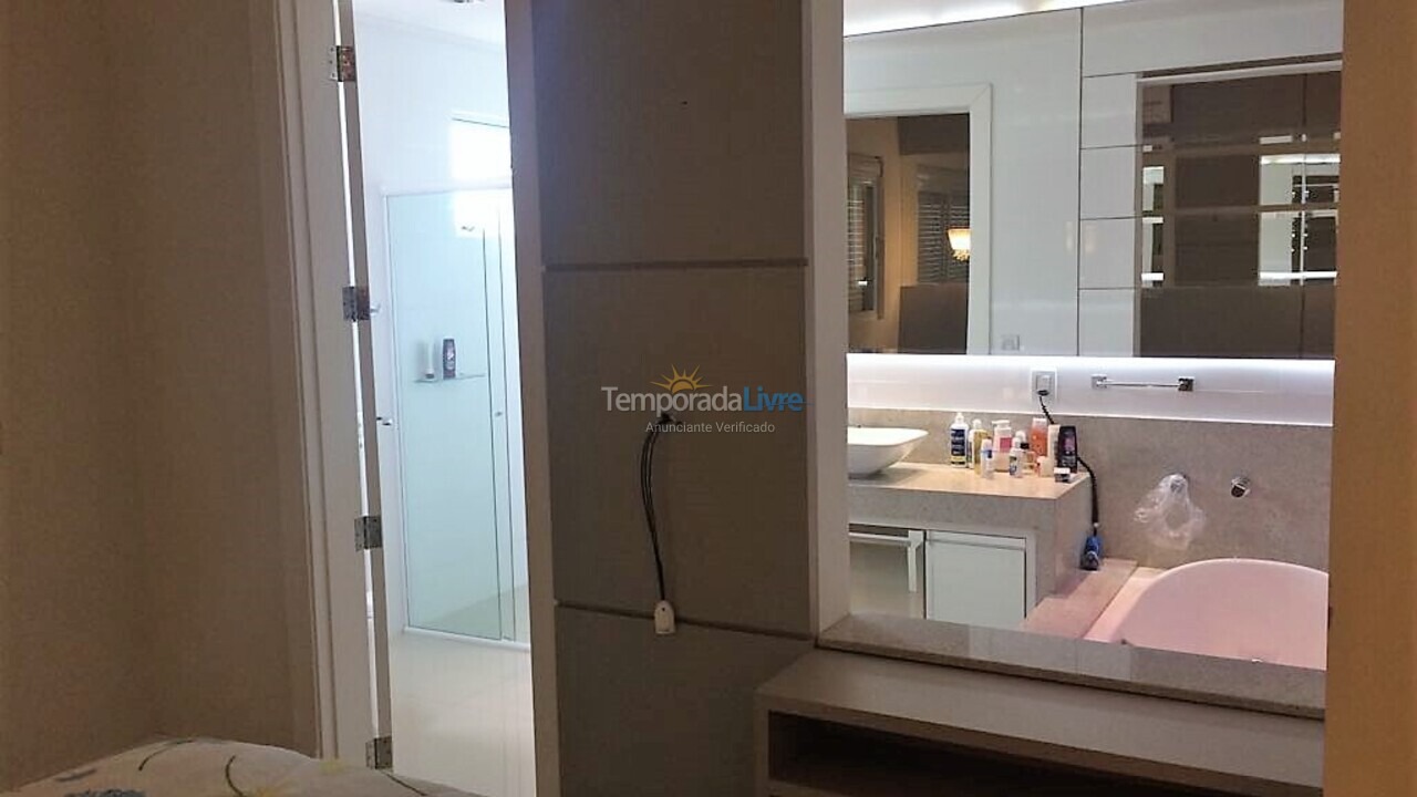 Apartamento para aluguel de temporada em Itapema (Meia Praia)