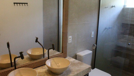 Quarto 1: banheiro da suite