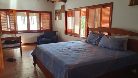 Suite master com cama king. piso superior.