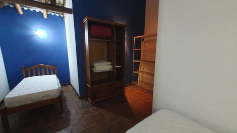 Quarto com 03 camas de solteiro. essa é.a.primeira foto. 