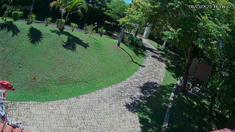 Espaço todo com calçamento 